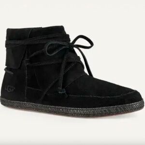 UGG Women's Reid Moc Size 9 Suede Leather